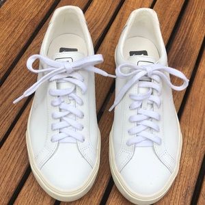 Veja Women’s Esplar Low Sneaker